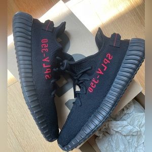 Yeezy 350 v2 bred sz 11 used